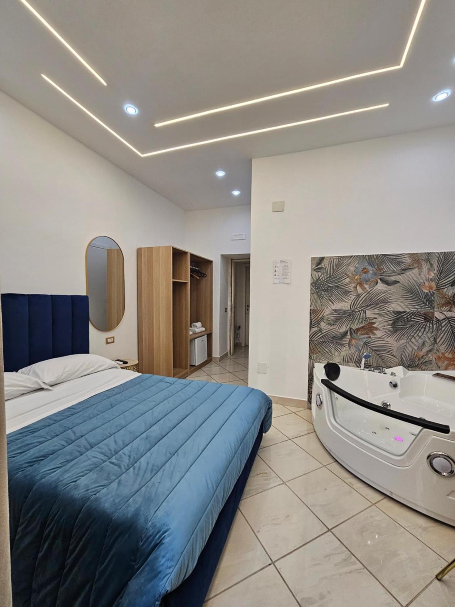 B&B Napoli Centrale Room&Jacuzzi المظهر الخارجي الصورة