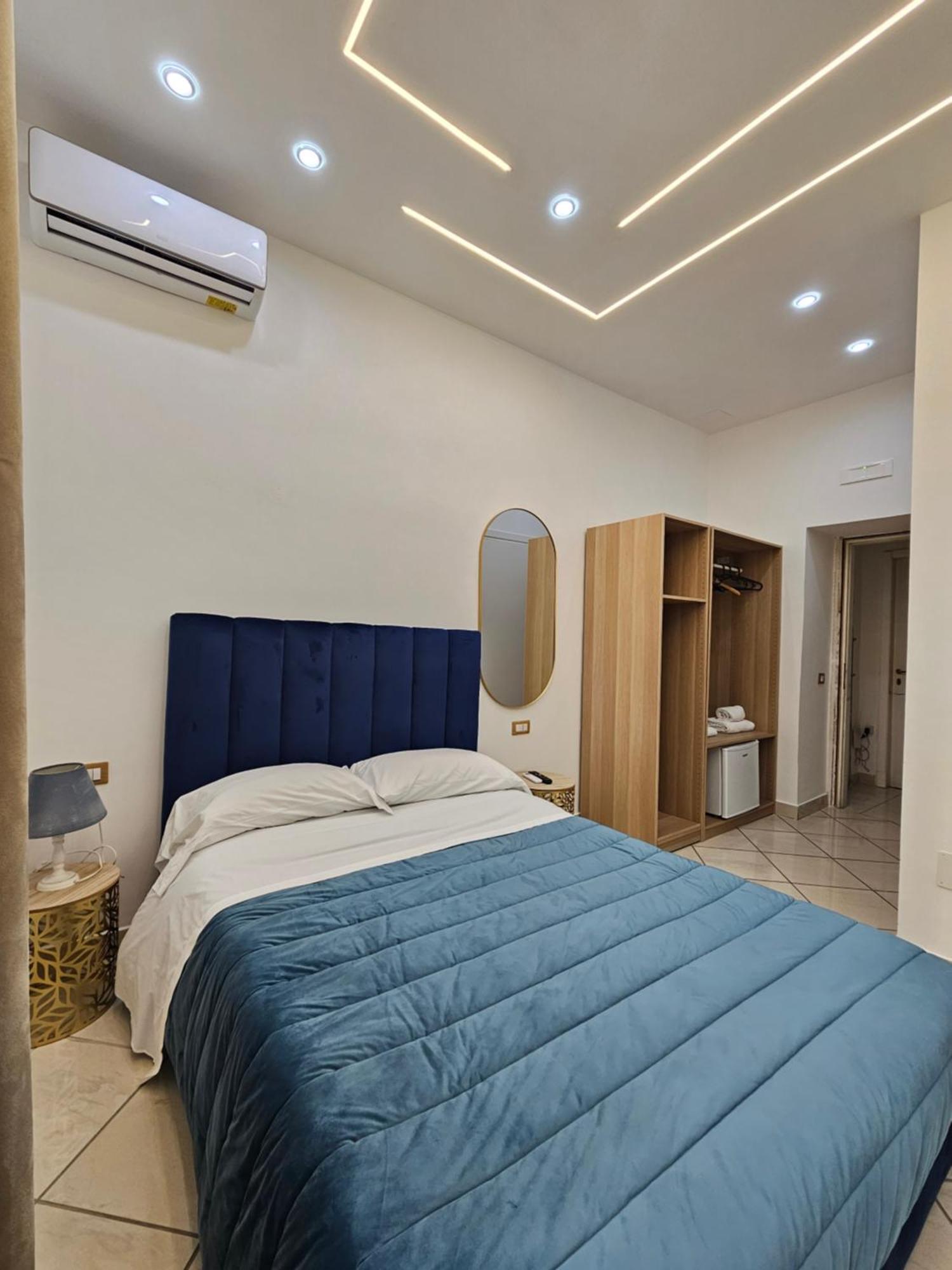 B&B Napoli Centrale Room&Jacuzzi المظهر الخارجي الصورة