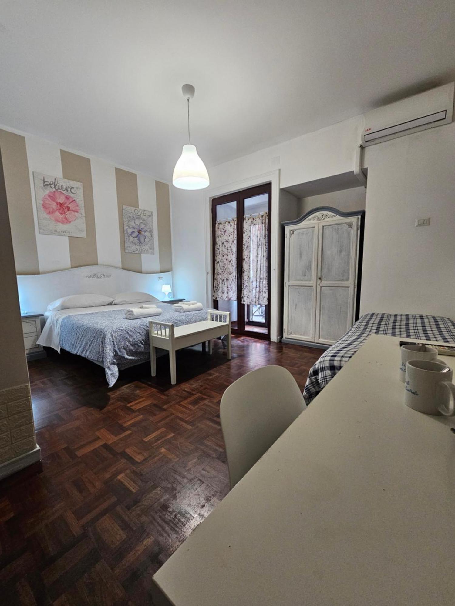 B&B Napoli Centrale Room&Jacuzzi المظهر الخارجي الصورة